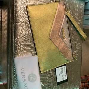 Versace gold clutch champagne 🥂 gold nwt